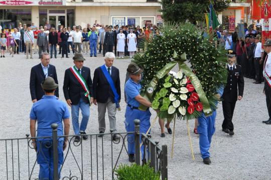 Deposizione Corona al Monumento-Foto di G.Francescutti