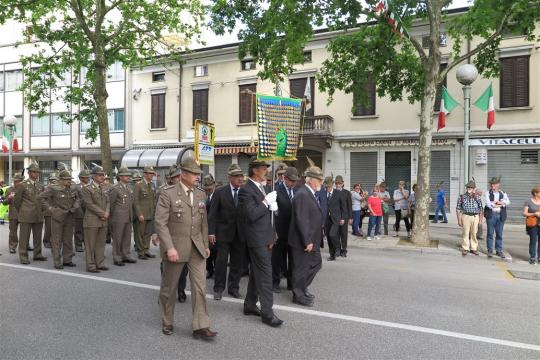 Il Labaro Naz con il C.D.N.-Foto di G.Francescutti
