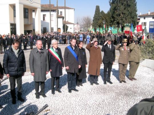 Deposizione Corona al Monumento-Arch. G.Francescutti