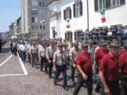 Sfilano gli Alpini di Maniago - (Foto Arch. Francescutti G.)