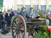 L'elmetto di A.Marchi sul cannone-Foto di Lorenzo Mazzero