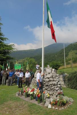 Alzabandiera-Foto di G.Francescutti