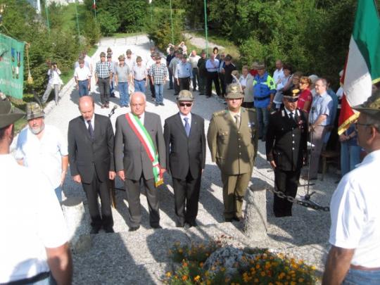 Deposizione Corona al Monumento-Arch. G. Francescutti