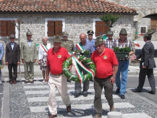 Deposizione Corona al Monumento - Foto Arch. Francescutti G.