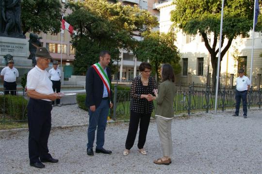 Consegna medaglia-Foto di G.Mariutti