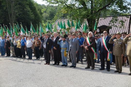 Alzabandiera-Foto Francescutti