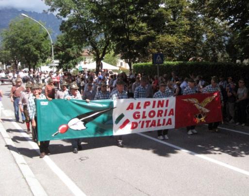 Feltre-Gli striscioni presenti - Arch Francescutti Giovanni