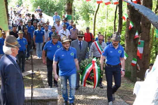 Dep. Corona al Monumento-Foto di G.Francescutti