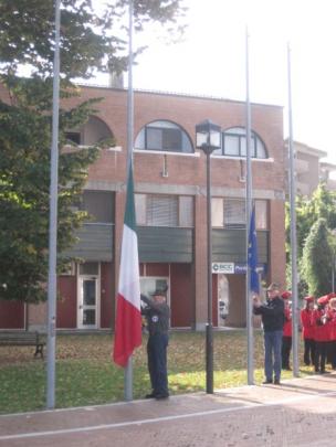 L'alzabandiera-(Arch. G.Francescutti)