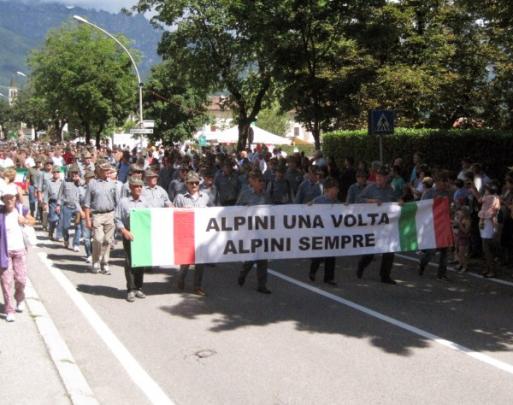Feltre-Gli striscioni presenti - Arch Francescutti Giovanni
