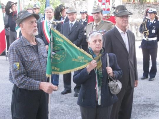 Benedizione del nuovo Gagliardetto-(Arch. G.Francescutti)