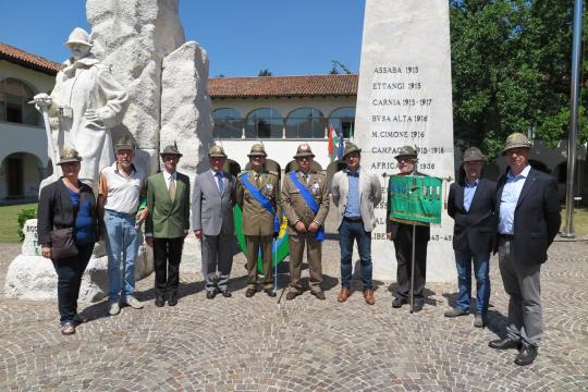La Sez. di PN con il nuovo Gen. Fabbri-Foto di G.Francescutti