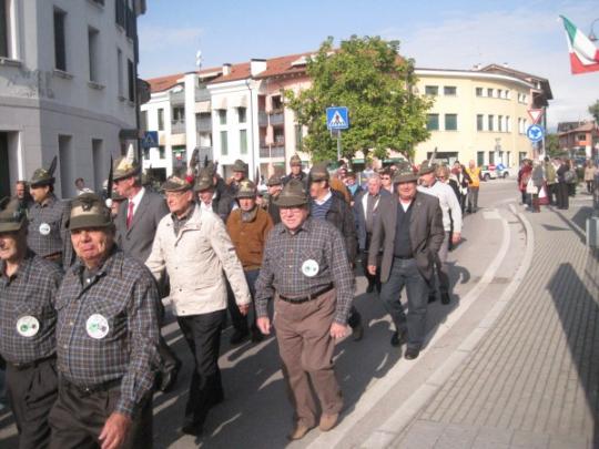 Gli alpini del Gruppo-(Arch. G.Francescutti)