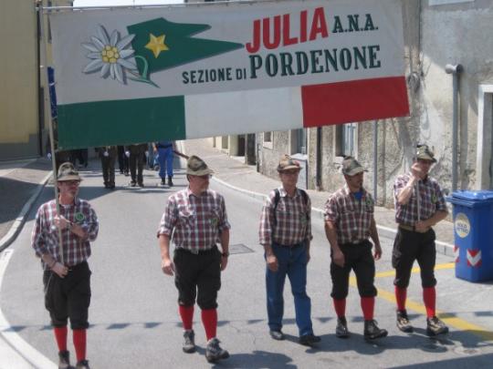Lo striscione della sez. di PN - (Foto Arch. Francescutti G.)