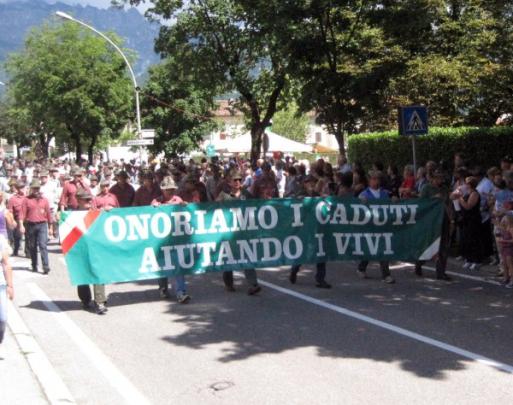 Feltre-Gli striscioni presenti - Arch Francescutti Giovanni