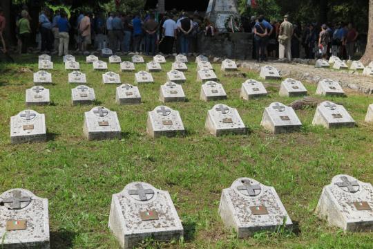 I cippi del Cimitero-Foto Francescutti