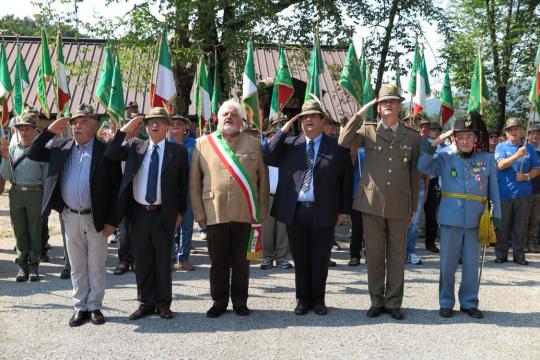 L'alzabandiera-Foto di G.Francescutti