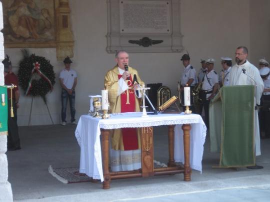S.messa celebrata da Mons. Basilio Danelon - (Foto Arch. Francescutti)