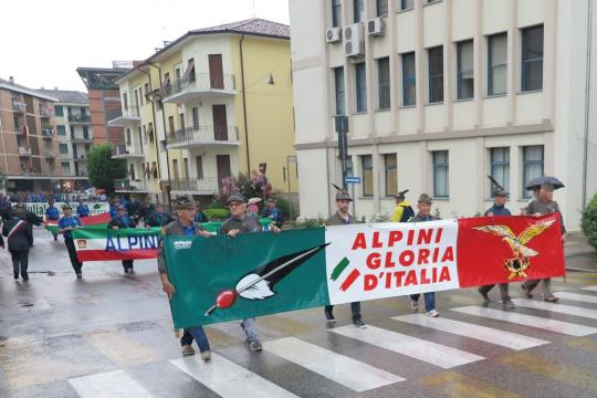 Striscione "Alpini gloria d'Italia"-Foto di G.Francescutti