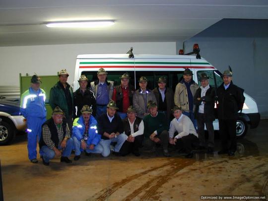 Il Gruppo dei volontari Alpini partiti per Fossa all’alba del 17 ottobre 2010. Il Gruppo dei volontari Alpini partiti per Fossa all’alba del 17 ottobre 2010.